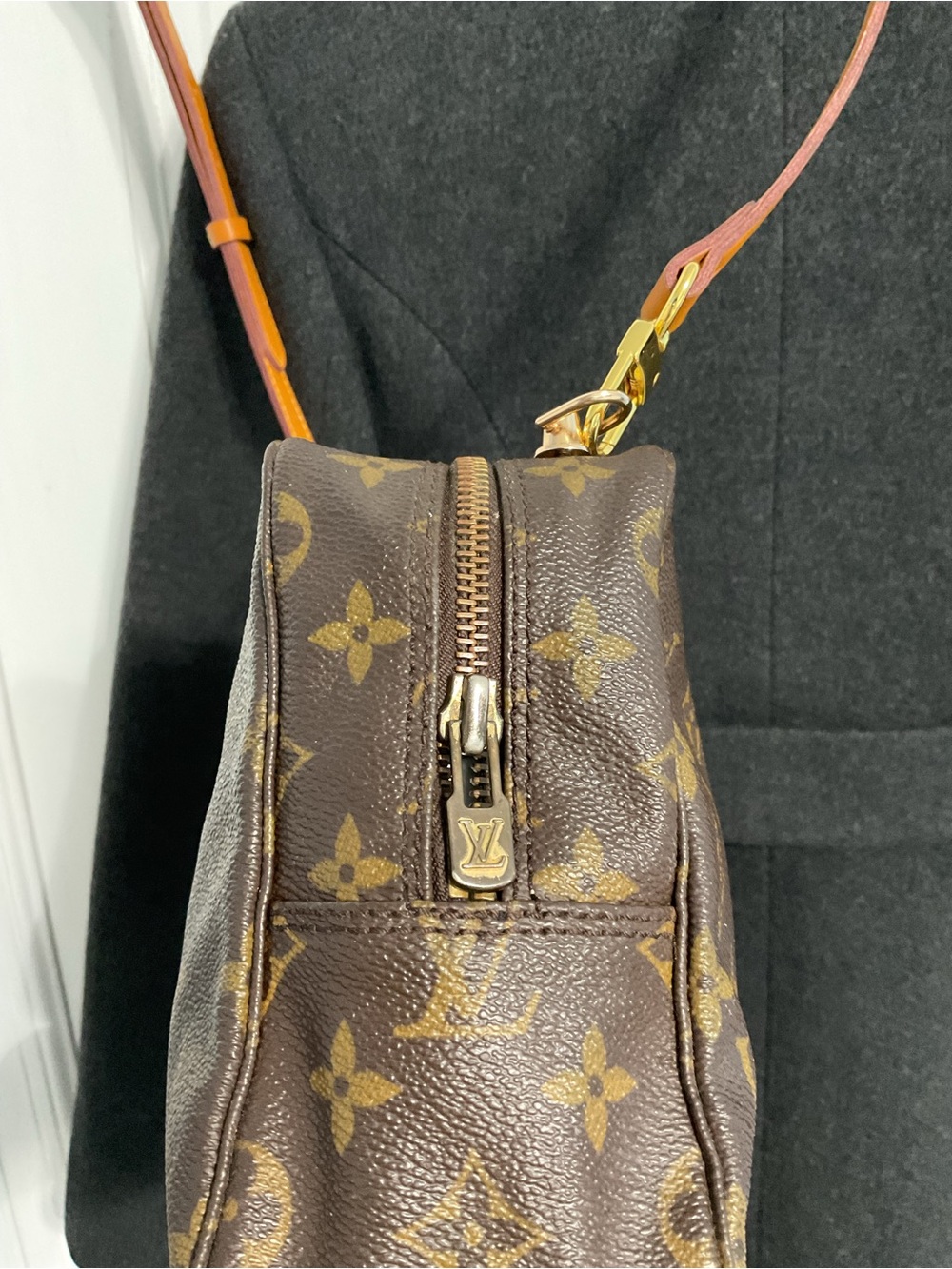 ✅LV TROUSSE 28 CLUTCH 862TH
AUTHENTIC LOUIS VUITTON - Picture 12 of 13